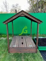 Детская деревянная песочница с крышей