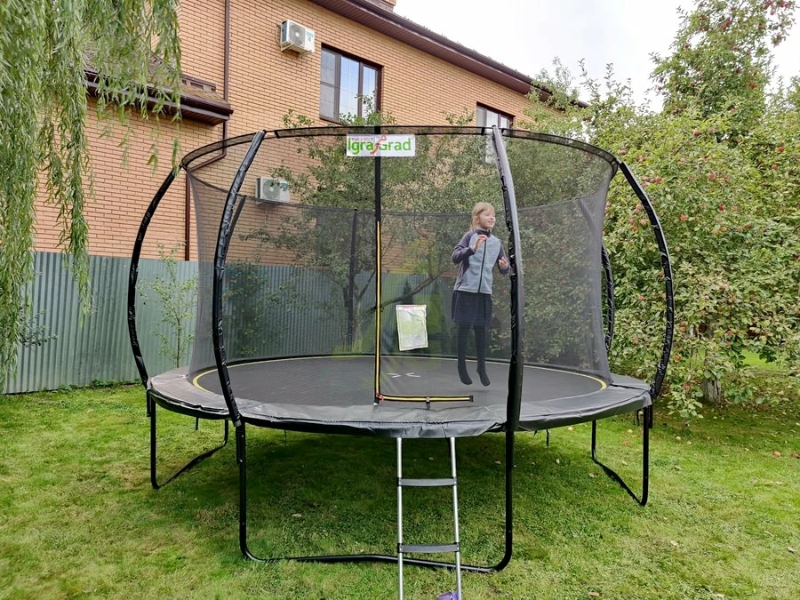 Батут с защитной сеткой IgraGrad Premium 366 см (12 ft) Батут с защитной сеткой IgraGrad Premium 366 см (12 ft)