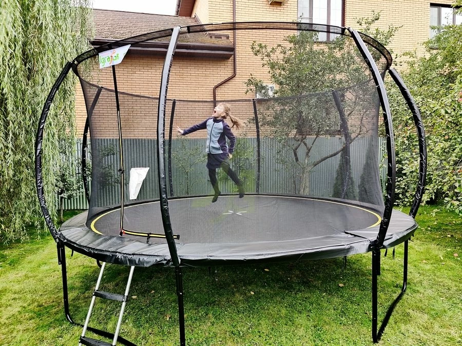 Батут с защитной сеткой IgraGrad Premium 366 см (12 ft) Батут с защитной сеткой IgraGrad Premium 366 см (12 ft)