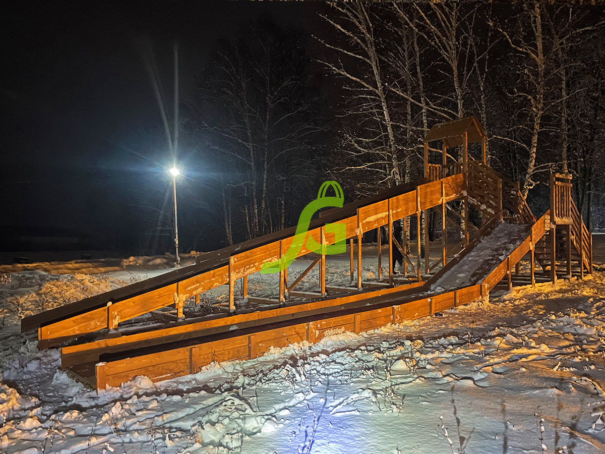 Зимняя горка “IgraGrad Snow Fox 12 м” с двумя скатами и выкатом 8 м Зимняя горка “IgraGrad Snow Fox 12 м” с двумя скатами и выкатом 8 м