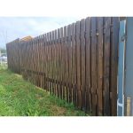 Облицовка каркаса забора планкеном из древесины сибирской лиственницы 2000х90х20мм. с покрытием восковой лазурью цвет ‘орех’