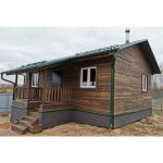 Облицовка фасада домов планкеном из древесины сибирской лиственницы 2000х90х20мм. с покрытием восковой лазурью цвет ‘орех’